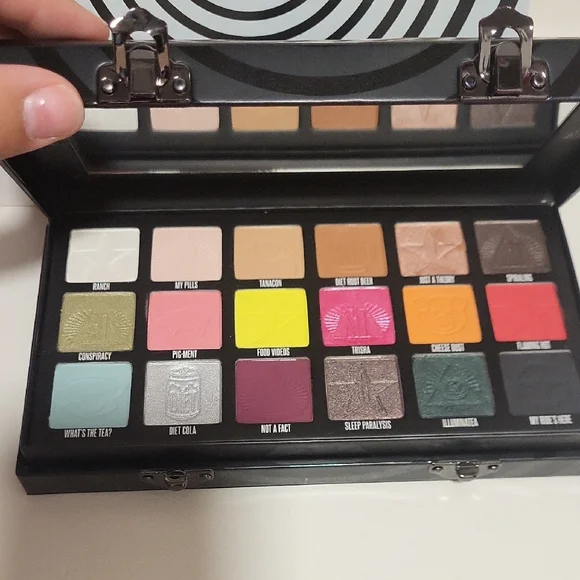 Jeffree Star Conspiracy Eyeshadow Palette - Picture 4 of 4